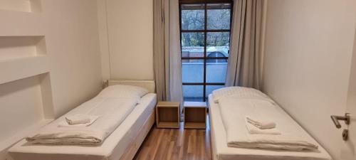 RAJ Living - 5 Room House with Terrace - 35 Min to Messe DUS