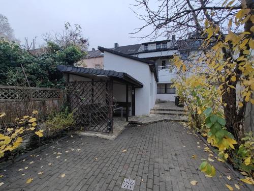 RAJ Living - 5 Room House with Terrace - 35 Min to Messe DUS