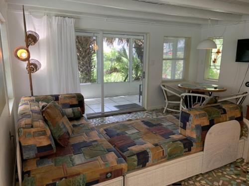 Oleander Cottage- in the Heart of Flagler Beach and steps to the Beach!