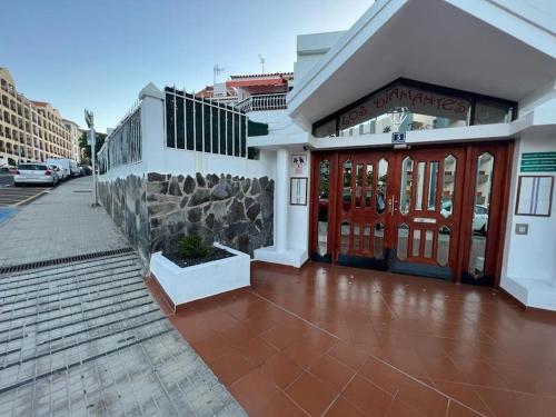Molton Tenerife 1 - Tap to explore photos