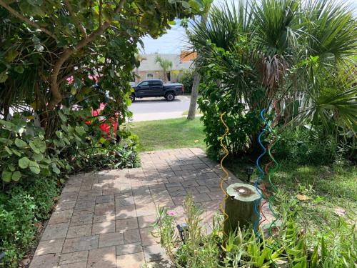 Oleander Cottage- in the Heart of Flagler Beach and steps to the Beach!