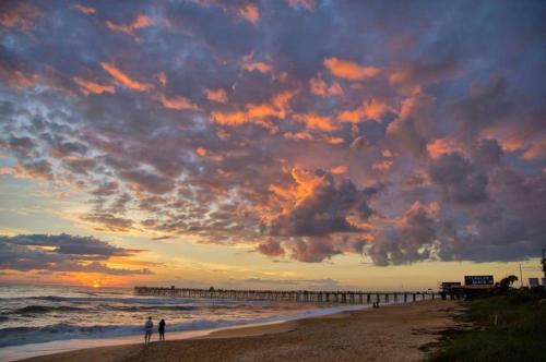 Oleander Cottage- in the Heart of Flagler Beach and steps to the Beach!