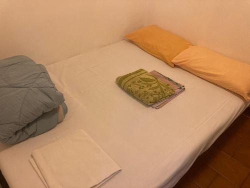 Cheerful Room, Sharing kitchen in a Cosy Family Art House, Ideal for one person or couple 2