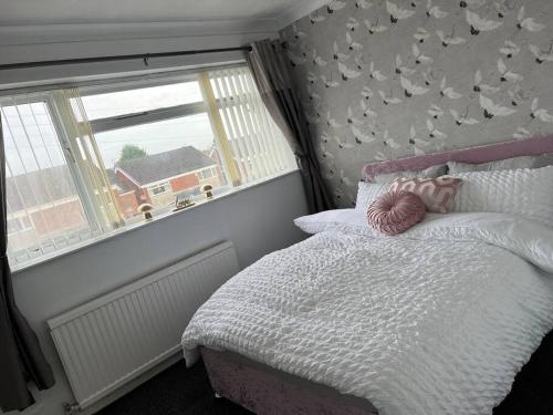 Entire home for 6 great parking -Quiet location in Wigan