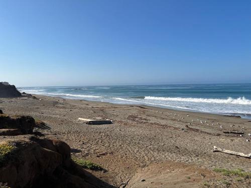 Days Inn by Wyndham San Simeon - image 11