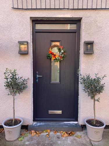 BYRON SQUARE COTTAGE in Hucknall