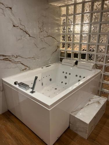 Hot tub, Bulle Evasion in Triel-Sur-Seine