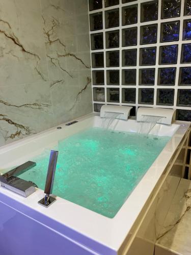 Hot tub, Bulle Evasion in Triel-Sur-Seine