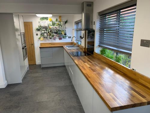 BYRON SQUARE COTTAGE in Hucknall