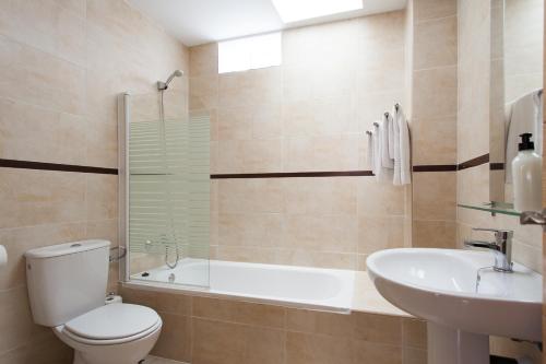 Apartamentos Diaber San Leandro - image 9