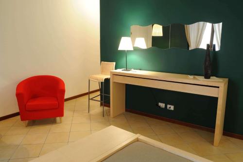 Studio with Balcony image 5