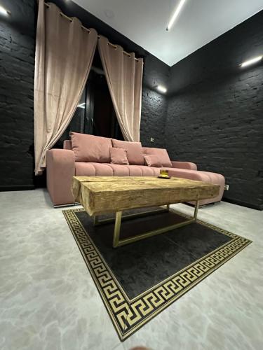 DarkHouse Pink