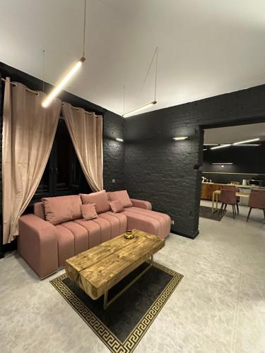 DarkHouse Pink