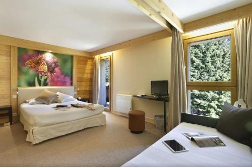 1 queen bed, 1 twin bed
