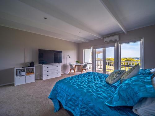 1-bedroom unit with balcony and ocean views!