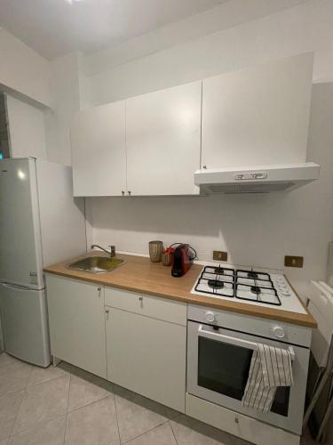 Kitchen, Casa di Nonna: appartamento in Naples