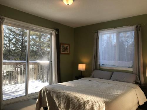 Perfect 3 bedroom waterfront muskoka cottage