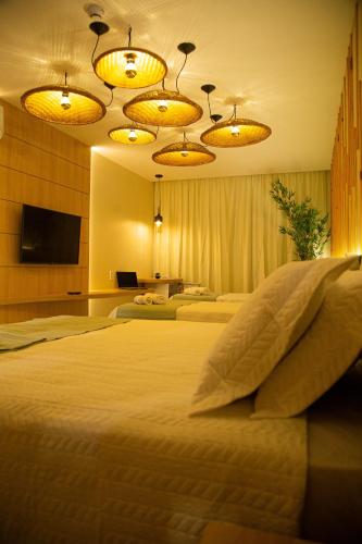Deluxe Family Room image 2
