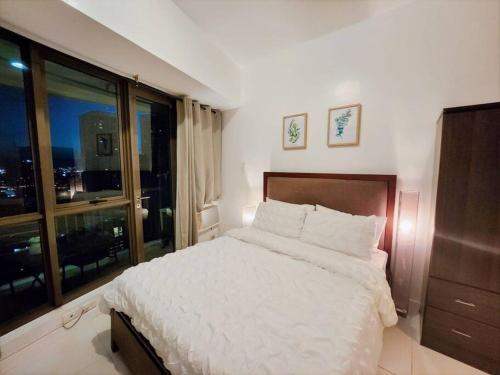 Modern Hotel-type Studio near Greenbelt Netflix 100mbps Room Type - One-Bedroom Apartment