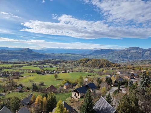 Charmant Duplex Pied des Pistes - 6 Pers, Wifi, Balcon, Lave-linge - FR-1-393-163 in แซ็ง-มิเชล-เดอ-แชยอล