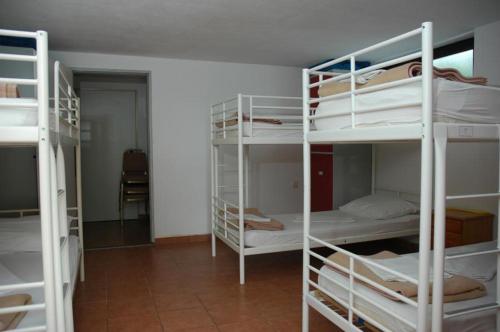 1 bunk bed