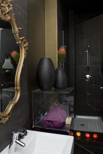Eh13 Luxury Accommodation – Catania, CA