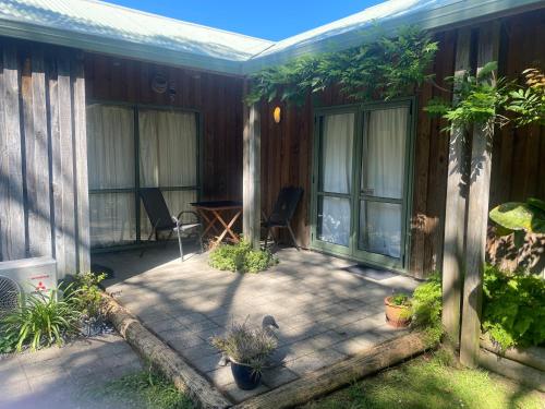 Iekārtas, Quail Haven Queen Room in Aongatete