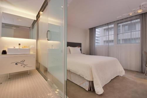 Business Double Room image 1