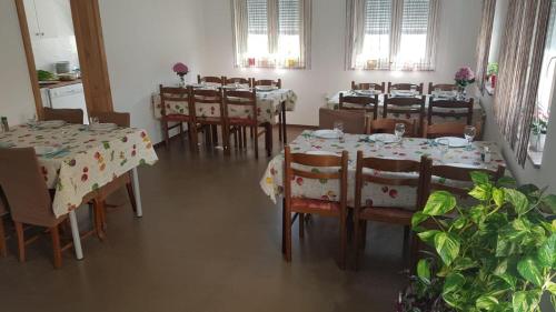 virtuve, Sobe Mrak in Ždralovi