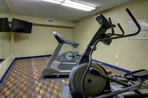 InTown Suites Extended Stay Marietta GA-Roswell Rd - image 11