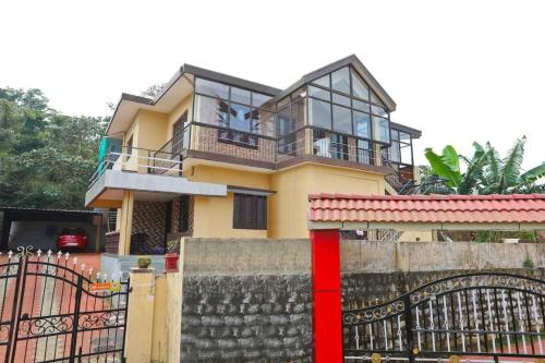 Three-Bedroom Apartment room in AAdya. Homestay