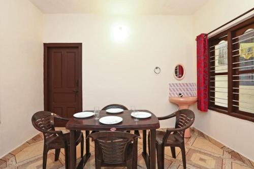 Three-Bedroom Apartment image 4