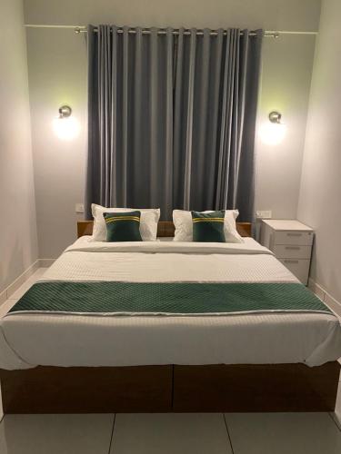 . HOLLYWOOD Rooms