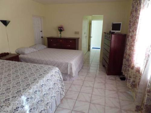 Villa Donna Inn Ideally located in the prime touristic area of Montego Bay, Villa Donna Inn promises a relaxing and wonderful visit. Both business travelers and tourists can enjoy the hotels facilities and services.