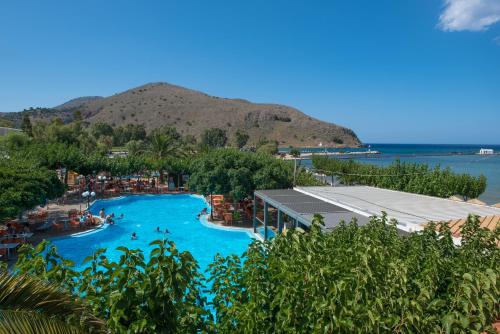 Swimming pool, Corissia Beach hotel in Krionerida