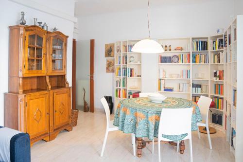 076 - Casa La Libreria, Centro città di Chiavari, 500 metri da mare e spiagge - 2 CAMERE DA LETTO, Chiavari (Foto 9)