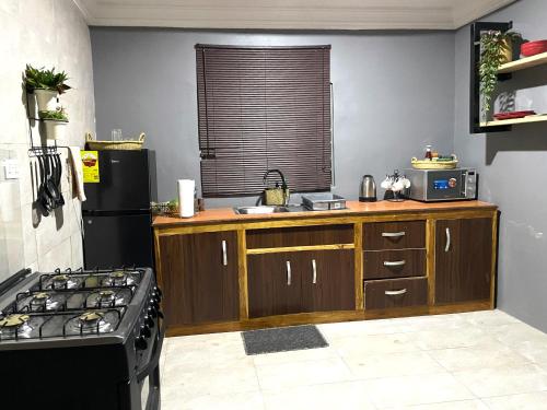Konyha, 1 Bedroom Sleeps 2 -Free Parking -Children welcome in Tamale