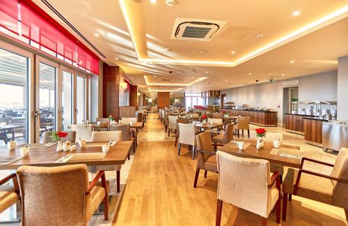 Restaurant, Tuyap Palas Hotel in Buyukcekmece