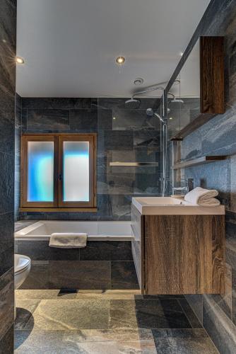 ฝักบัว, Apartment Rebats - Alpes Travel - Central Chamonix in ลเล เมิตติเออ