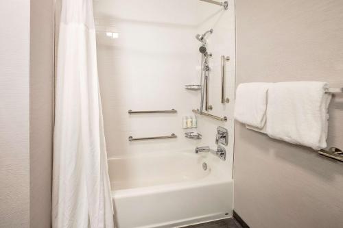 Mobility Accessible One Bedroom Suite King Tub