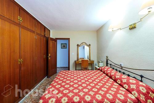 Classic Bedroom in the Center of Alicante