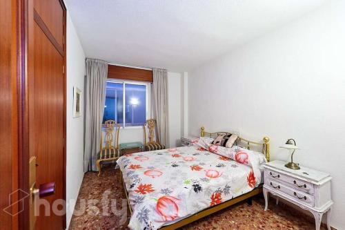 Gold Bedroom in the Center of Alicante