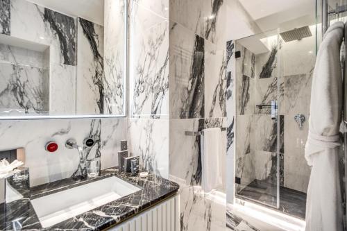 CC Palace Hotel - image 14