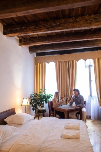 Residence Thunovska - image 10