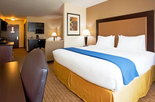 Holiday Inn Express & Suites Madison-Verona, an IHG Hotel