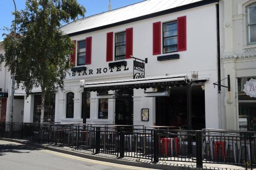 . Star Bar Cafe & Hotel