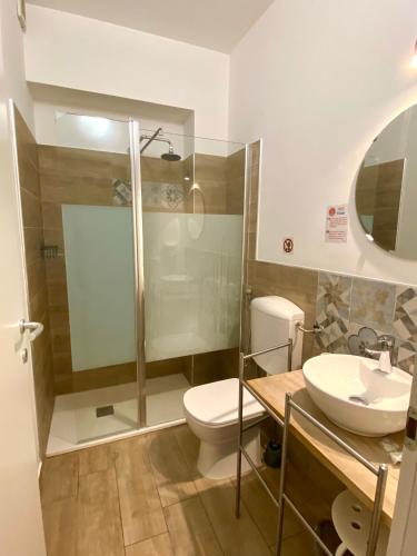 Double Room image 10