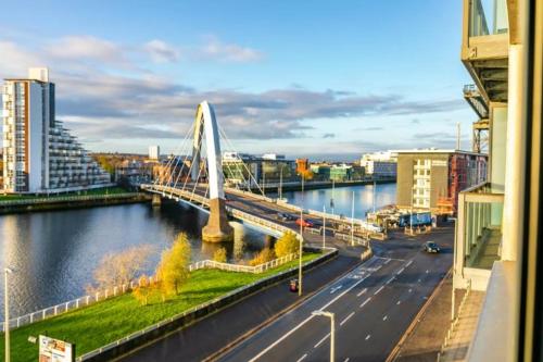 Stunning Glasgow Apartment Sleeps 10 - Parking - Balcony, Glasgow (photo 4)
