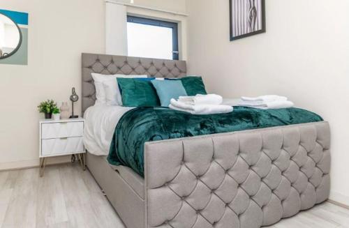 Picture of Stunning Glasgow Apartment Sleeps 10 - Parking - Balcony