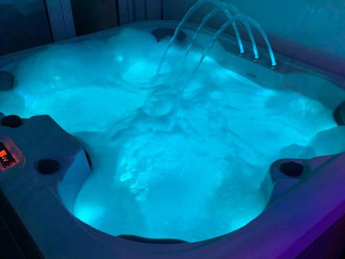 Get Away Home With Hot Tub Sleeps 4 - Apartment - Peacehaven